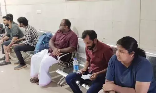 കണ്ണൂര്‍ റെയില്‍വെ സ്റ്റേഷനില്‍ തെരുവുനായയുടെ കടിയേറ്റത് 25 പേര്‍ക്ക്; ചത്ത നിലയില്‍ കണ്ടെത്തിയ നായക്ക് പേവിഷബാധ സ്ഥിരീകരിച്ചു: പരിഭ്രാന്തിയോടെ യാത്രക്കാര്‍