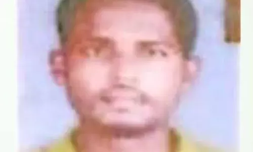 പിഞ്ചുകുഞ്ഞുമായി പിതാവ് ട്രെയിനിനു മുന്നിൽ ചാടി മരിച്ചു; ജീവനൊടുക്കിയതെന്ന് നിഗമനം; സംഭവം ആലപ്പുഴയിൽ