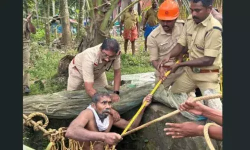 കിണറ്റിൽ വീണ വളർത്ത് നായയെ രക്ഷിക്കാനിറങ്ങി; തളർന്ന് അവശനായി 25 അടി താഴ്ചയുള്ള കിണറ്റിൽ അകപ്പെട്ടു; ഒടുവിൽ ഫയർഫോഴ്‌സെത്തി വയോധികനെ രക്ഷപ്പെടുത്തി; സംഭവം തിരുവനന്തപുരത്ത്