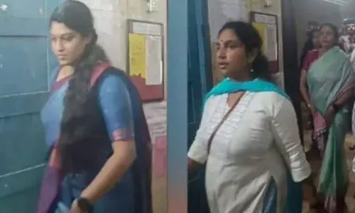 തിരുവനന്തപുരം റവന്യൂ ജില്ലാ കലോത്സവത്തിൽ സംഘർഷം; സംഘനൃത്ത വിധി നിർണയത്തിൽ അപാകതയെന്ന് ആരോപണം; പ്രതിഷേധം ശക്തമായതോടെ മുറിയിൽ കയറി വാതിലടച്ച് ജഡ്‌ജസ്; ഒടുവിൽ പൊലീസ് എത്തി പുറത്തിറക്കി