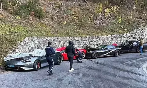 ലോകത്തെ ഏറ്റവും ചെലവേറിയ കാറപകടം ഓസ്ട്രിയയില്‍;  ഫെറാരിയും ബെന്റ്‌ലിയും മക്ലാരനും കൂട്ടിയിടിച്ചു; തവിടുപൊടിയായി 8 മില്യണ്‍ പൗണ്ട്