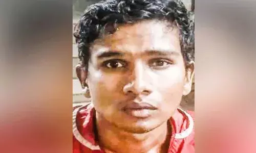 വ​യോ​ധി​ക​യു​ടെ മാ​ല പൊ​ട്ടി​ച്ച് ക​ട​ന്നു​ക​ള​യാ​ൻ ശ്ര​മി​ച്ച കേസ്; പ്രതി പിടിയിൽ; കൃത്യത്തിന് പ്രേരിപ്പിച്ചത് ഓ​ൺ​ലൈ​ൻ ട്രേ​ഡി​ങ്ങു​മാ​യി ബ​ന്ധ​പ്പെ​ട്ട് ഉണ്ടായ സാ​മ്പ​ത്തി​ക ഞെരുക്കം; സംഭവം എറണാകുളത്ത്