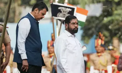 വകുപ്പു വിഭജനത്തില്‍ അതൃപ്തി; ഷിന്‍ഡെയുടെ അപ്രതീക്ഷിത പിന്മാറ്റം; മുംബൈയിലേക്ക് മടങ്ങി; മഹാരാഷ്ട്രയില്‍ മഹായുതി സര്‍ക്കാര്‍ രൂപീകരണം വൈകുന്നു; സഖ്യ നേതാക്കളുടെ തുടര്‍ ചര്‍ച്ച ഞായറാഴ്ച; ഡിസംബര്‍ അഞ്ചിന് സത്യപ്രതിജ്ഞയെന്ന് സൂചന