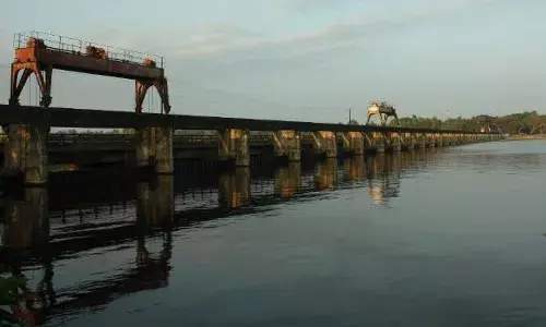 17 ഷട്ടറുകള്‍ കൂടി പ്രവര്‍ത്തനസജ്ജമാക്കി ആകെ ഷട്ടറുകളുടെ 50 ശതമാനത്തിലേക്ക് എത്തിക്കണം; തണ്ണീര്‍മുക്കം ബണ്ടിന്റെ 50 ശതമാനം ഷട്ടറുകള്‍ പ്രവര്‍ത്തനസജ്ജമാക്കണം: ജില്ലാ കളക്ടര്‍