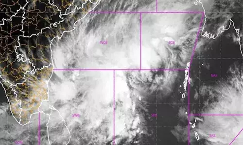 ഫിന്‍ജാല്‍ ചുഴലിക്കാറ്റില്‍ തമിഴ്‌നാട്ടില്‍കനത്ത ജാഗ്രത; രാഷ്ട്രപതിയുടെ പരിപാടി റദ്ദാക്കി; ചെന്നൈ അടക്കം ആറ് ജില്ലകളിലെ സ്‌കൂളുകള്‍ക്ക് അവധി: നിരവധി വിമാനങ്ങള്‍ റദ്ദാക്കി