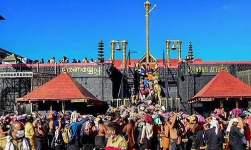 സന്നിധാനം : കുട്ടി ഗേറ്റിലും പോലീസ് കര്‍മനിരതര്‍; കുട്ടികള്‍ക്ക് സുഗമമായ അയ്യപ്പദര്‍ശനം