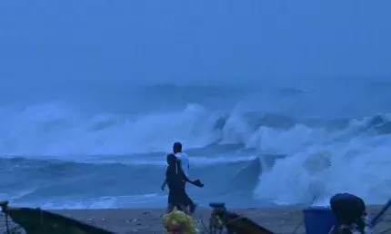 ഫിൻജാൽ ഭീഷണി; കേരളത്തിലും ശക്തമായ മഴ വരുന്നു; വീണ്ടും ഓറഞ്ച് അലർട്ട് പ്രഖ്യാപിച്ചു; മുന്നറിയിപ്പ് നൽകി അധികൃതർ