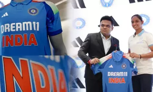 ജഴ്‌സിയിലെ  മൂന്ന് വെള്ള വരകള്‍ക്ക് പുറമെ ത്രിവര്‍ണ പതാകയുടെ നിറങ്ങളും;  ടീം ഇന്ത്യയുടെ പുതിയ ഏകദിന ജഴ്‌സി പുറത്തിറക്കി അഡിഡാസ്;  ത്രിവര്‍ണ നിറം തിരിച്ചുവന്നത് മനോഹരമായെന്ന് ഹര്‍മന്‍പ്രീത് കൗര്‍