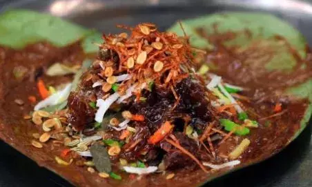 ഓടുന്ന ബസിൽ നിന്ന് മുറുക്കാൻ തുപ്പാൻ ശ്രമം; റോഡിലേക്ക് തെറിച്ചുവീണു; 45കാരന് ദാരുണാന്ത്യം; സംഭവം ഉത്തർപ്രദേശിൽ