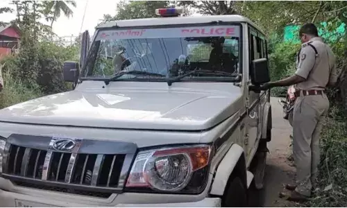 തൃശൂരില്‍ കഴുത്തില്‍ കയറുകൊണ്ട് കുരുക്കിട്ട് കിണറ്റില്‍ ചാടി വയോധികന്‍ മരിച്ചു; മൃതതേഹം പുറത്തെത്തിച്ചത് ഫയര്‍ഫോഴ്‌സ് എത്തി