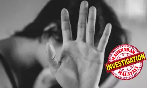 അമ്മയെ കാണാൻ പോകാനിറങ്ങി; രണ്ടുപേർ പെൺകുട്ടിയെ വഴിയിൽ തടഞ്ഞ് നിർത്തി; ആളൊഴിഞ്ഞ സ്ഥലത്തേക്ക് കൊണ്ടുപോയി പീഡിപ്പിച്ചു; ഫോണിൽ ദൃശ്യങ്ങൾ പകർത്തി; നിരാശയിൽ ടോയ്‌ലറ്റ് ക്ലീനർ കുടിച്ച് 17-കാരി; ഞെട്ടലിൽ നാട്ടുകാർ; പിന്നെ നടന്നത്!