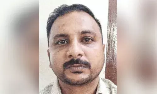 വിദേശത്ത് ജോലി വാഗ്‌ദാനം നൽകി തട്ടിപ്പ്; പരാതിക്കാരുടെ കയ്യിൽ നിന്നും പറ്റിച്ചത് ലക്ഷങ്ങൾ; ത​ട്ടി​യെ​ടു​ത്ത പ​ണം കൊ​ണ്ട് ആ​ഡം​ബ​ര ജീ​വി​തം; ട്രാവൽസ്​ ഉ​ട​മ പിടിയിൽ