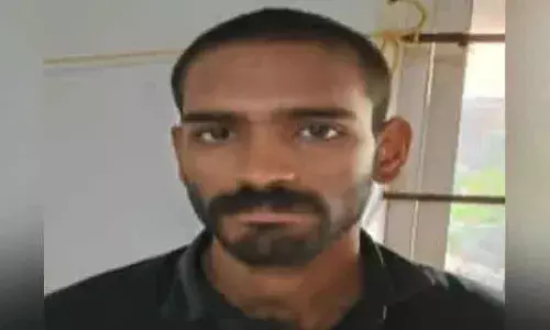 ടിവി കാണാന്‍ സെല്ലില്‍ നിന്നും ഇറക്കിയപ്പോള്‍ ജയില്‍ ചാട്ടം; ശുചിമുറിയില്‍ പോകണമെന്ന് പറഞ്ഞ് കബളിപ്പിച്ച് മതില്‍ ചാടി രക്ഷപ്പെട്ടു; കോഴിക്കോട്ടെ ജില്ലാ ജയിലിലേത് സുരക്ഷാ വീഴ്ച; മുഹമ്മദ് സഫാദിനായി തിരച്ചില്‍