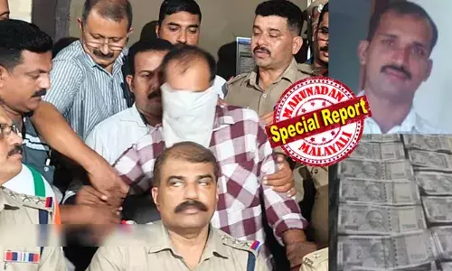 ഒരുകോടിയും 300 പവനും മോഷ്ടിച്ചത് 40 മിനിറ്റിനുള്ളില്‍; അബദ്ധത്തില്‍ സിസിടിവി ക്യാമറ തിരിച്ചുവെച്ചത് മുറിയിലേക്ക്; ക്യാമറയില്‍ പതിഞ്ഞ കഷണ്ടിയുള്ള ആളുടെ ദൃശ്യം നിര്‍ണായകമായി;  ഡമ്മി ഉപയോഗിച്ച് ഡെമോയും; അയല്‍ക്കാരനായ മോഷ്ടാവിനെ കുരുക്കിയത് വെളിപ്പെടുത്തി പൊലീസ്