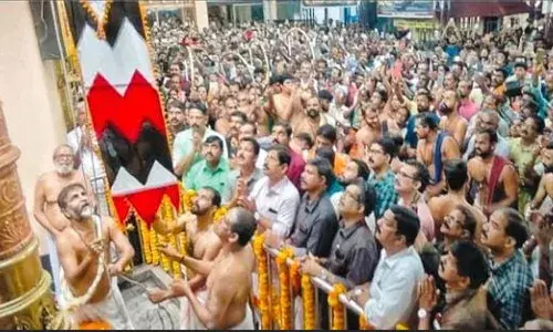 ഭക്തിസാന്ദ്രമായ അന്തരീക്ഷത്തില്‍ പറശിനി മുത്തപ്പന്‍ മടപ്പുരയില്‍ ഉത്സവത്തിന് കൊടിയേറി