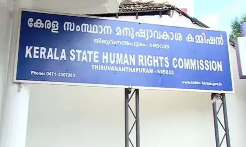 വീട്ടിലെ കുളിമുറിയില്‍ കുളിച്ചുകൊണ്ടിരുന്ന പെണ്‍കുട്ടിയുടെ ചിത്രം വെന്റിലേറ്ററിലൂടെ മൊബൈല്‍ ഫോണില്‍ പകര്‍ത്തിയെന്ന സംശയത്തില്‍ പിടിയിലായി; പൊലീസ് കേസില്‍ മനംനൊന്ത് ആത്മഹത്യ; ഡി.വൈ.എസ്. പി അന്വേഷിക്കണമെന്ന് മനുഷ്യാവകാശ കമ്മീഷന്‍