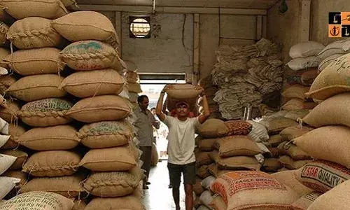 ഇടമലക്കുടിയിലെ ഗോത്രവര്‍ഗക്കാര്‍ക്കുള്ള റേഷന്‍ വിതരണത്തില്‍ വന്‍ തട്ടിപ്പ്; പത്ത് ടണ്‍ അരി സ്വകാര്യ വിപണയില്‍ മറിച്ചു വിറ്റു