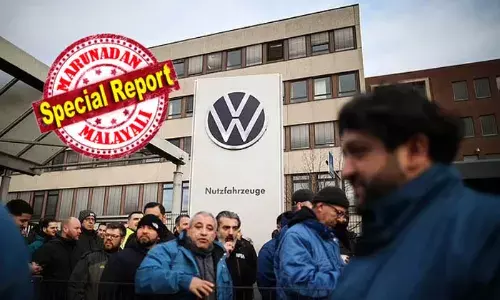 ആവശ്യക്കാരുടെ എണ്ണം കുറയുന്നു; ഇലക്ട്രിക് കാര്‍ മേഖല പ്രതിസന്ധിയിലേക്ക്; ജര്‍മനിയിലെ ഫോക്സ് വാഗന്‍ ജീവനക്കാരുടെ മിന്നല്‍ പണിമുടക്ക് ദുരന്ത സൂചന; പത്തുശതമാനം ശമ്പളം കുറക്കാന്‍ കാര്‍ നിര്‍മാതാക്കള്‍