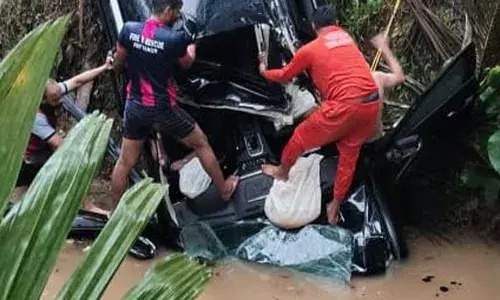 ഓടികൊണ്ടിരിക്കുമ്പോള്‍ മരം വീണു; ഇരിട്ടിയില്‍ കാര്‍ കുളത്തിലേക്ക് മറിഞ്ഞ് യുവാവ് മരിച്ചു