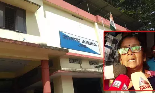 പാലക്കാടിന് പിന്നാലെ ഭരണം പിടിച്ച പന്തളം നഗരസഭ ബിജെപി കൈവിടുമോ? എല്‍ഡിഎഫ് അവിശ്വാസ പ്രമേയം നാളെ പരിഗണിക്കാനിരിക്കെ അദ്ധ്യക്ഷയും ഉപാധ്യക്ഷയും രാജിവച്ചു; രാജി വ്യക്തിപരമെന്ന് ബിജെപി; പടക്കം പൊട്ടിച്ച് ആഘോഷിച്ച് എല്‍ഡിഎഫ്; പിന്തുണച്ച് യുഡിഎഫും