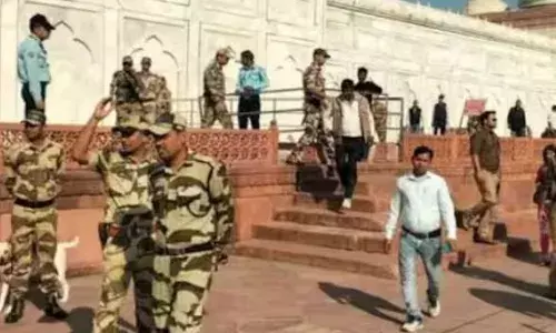 താജ്മഹൽ ബോംബിട്ട് തകർക്കുമെന്ന് ഭീഷണി സന്ദേശം; പരിഭ്രാന്തിയിൽ വിനോദസഞ്ചാരികൾ; കുതിച്ചെത്തി ബോംബ് സ്കോഡ്; പരിശോധന ശക്തം; പ്രദേശത്ത് ജാഗ്രത തുടരുന്നു; അന്വേഷണം തുടങ്ങി പോലീസ്