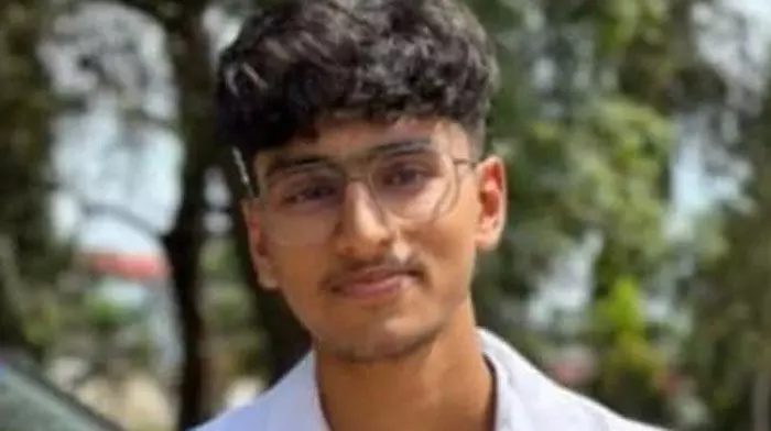 കോരിച്ചൊരിയുന്ന മഴയില്‍ മെഡിക്കല്‍ വിദ്യാര്‍ത്ഥിയുടെ മരണവാര്‍ത്ത; മെഡിക്കല്‍ വിദ്യാര്‍ത്ഥിയുടെ വിയോഗം മാട്ടൂല്‍ ഗ്രാമത്തെ കണ്ണീരണിയിച്ചു