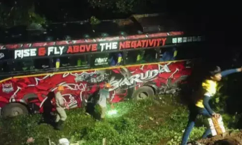 വയനാട്ടില്‍ സ്‌കൂള്‍ വിദ്യാര്‍ത്ഥികള്‍ സഞ്ചരിച്ച ടൂറിസ്റ്റ് ബസ് താഴ്ചയിലേക്ക് മറിഞ്ഞ് അപകടം; വിദ്യാര്‍ത്ഥികളടക്കം 14 പേര്‍ക്ക് പരിക്ക്