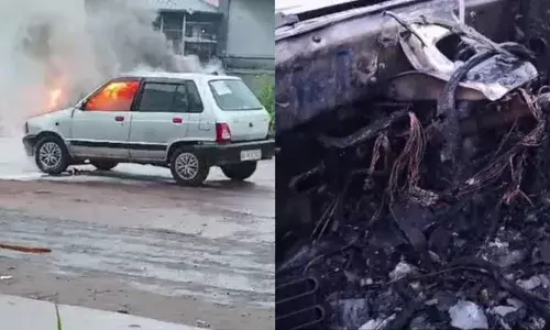 ഓടിക്കൊണ്ടിരുന്ന കാറിൽ നിന്നും പുക; കാൽനടയാത്രക്കാർ വാഹനം നിർത്തിച്ചു; പിന്നാലെ കാറിൽ തീ ആളി പടര്‍ന്നു; ഒഴിവായത് വൻ അപകടം