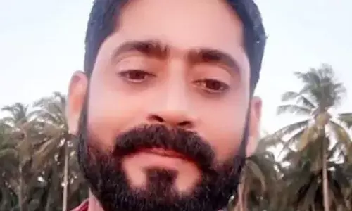 നിയന്ത്രണം വിട്ടെത്തിയ പെട്ടി ഓട്ടോ ഡിവൈഡറിലിടിച്ച് മറിഞ്ഞ് അപകടം; യുവാവിന് ദാരുണാന്ത്യം, സംഭവം തൃശൂരിൽ