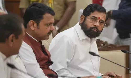 മഹാരാഷ്ട്രയില്‍ സസ്‌പെന്‍സിന് വിരാമം; മഹായുതി സര്‍ക്കാരില്‍ ഏക്‌നാഥ് ഷിന്‍ഡെ ഉപമുഖ്യമന്ത്രിയാകും; ഗവര്‍ണറെ കണ്ട് സര്‍ക്കാര്‍ രൂപീകരിക്കാന്‍ അവകാശവാദം ഉന്നയിച്ച് ഫട്‌നാവിസ്, ആസാദ് മൈതാനിയില്‍ സത്യപ്രതിജ്ഞയ്ക്ക് ഒരുക്കങ്ങള്‍ പുരോഗമിക്കുന്നു; ചടങ്ങ് പ്രധാനമന്ത്രിയുടെ സാന്നിധ്യത്തില്‍