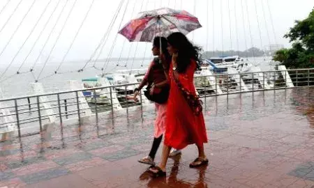 സം​സ്ഥാ​ന​ത്ത് അതിതീ​വ്ര​മ​ഴ ​ഭീ​ഷ​ണി​യൊ​ഴി​യു​ന്നു; ഒ​റ്റ​പ്പെ​ട്ട​യി​ട​ങ്ങ​ളി​ൽ മാ​ത്രം മഴ; ഒ​രു ജി​ല്ല​യി​ലും മുന്നറിയിപ്പില്ല; ആശ്വാസം