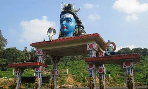 നിലയ്ക്കലിലെ ദേവസ്വം മെസില്‍ നിന്ന് ഉപ്പുമാവ് തിന്നു മടുത്തു; പരാതിയുമായി വിവിധ വകുപ്പുകളിലെ ജീവനക്കാര്‍; മെസ് ജീവനക്കാരുമായി കലഹം പതിവ്