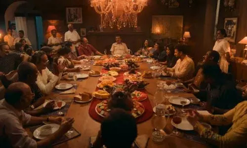 ജോജുവിന്റെ പണി യെ വെല്ലാൻ ആഷിക് അബു; പവർ പാക്ക്ഡ്  കഥാപാത്രങ്ങളുടെ വമ്പൻ നിര; തിരിച്ച് വരവ് മാസ്സാക്കാൻ വാണി വിശ്വനാഥും; ഞെട്ടിച്ച് റൈഫിള്‍ ക്ലബ്ബ് ന്റെ ട്രെയ്‌ലർ