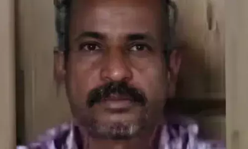 റബ്ബ൪ കയറ്റുന്നതിനിടെ കുഴഞ്ഞുവീണു; സിഐടിയു ചുമട്ടു തൊഴിലാളിക്ക് ദാരുണാന്ത്യം; സംഭവം പാലക്കാട്