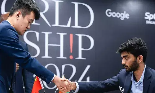 51 നീക്കങ്ങള്‍, ത്രില്ലര്‍ പോരാട്ടം; ഒടുവില്‍ സമനില വഴി രണ്ട് താരങ്ങളും: അവശേഷിക്കുന്നത് ആറ് മത്സരങ്ങള്‍; 4-4 സ്‌കോറില്‍ ഇരുവരും ഒപ്പത്തിനൊപ്പം