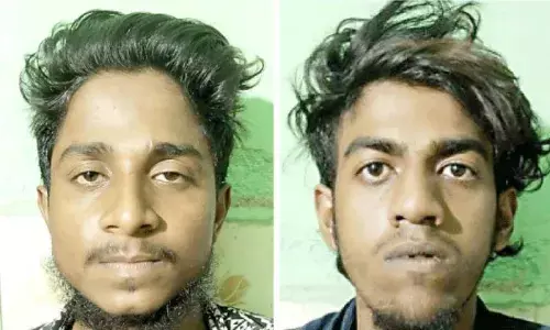 വാഹന പരിശോധനക്കിടെ ബൈക്കിൽ എത്തിവരുടെ പെരുമാറ്റത്തിൽ സംശയം; രേ​ഖ​ക​ൾ ചോദിച്ച​പ്പോ​ൾ ഓ​ടി ര​ക്ഷ​പ്പെ​ടാ​ൻ ശ്രമം; ബൈക്ക് മോ​ഷ്ടാ​ക്ക​ളെ പൊലീസ് പിടികൂടിയത് സാഹസികമായി; സംഭവം തൃ​ശൂരിൽ