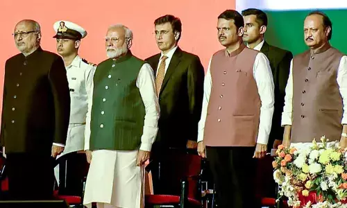 തിരയടങ്ങിയെന്നു കരുതി തീരത്ത് വീടുവയ്ക്കരുത്, ഞാന്‍ കടലാണ്, തിരിച്ചുവരും: നാണം കെട്ട് പടിയിറങ്ങിയപ്പോള്‍ മനംനൊന്ത് പറഞ്ഞ വാക്കുകള്‍ മധുരപ്രതികാരമായി; ദേവേന്ദ്ര ഫട്‌നാവിസിന് മഹരാഷ്ട്ര മുഖ്യമന്ത്രിയായി മൂന്നാമൂഴം; ഷിന്‍ഡെയും അജിത് പവാറും ഉപമുഖ്യമന്ത്രിമാര്‍