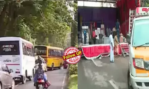 ഹൈക്കോടതി ഉത്തരവ് ലംഘിച്ച് റോഡ് തടഞ്ഞ് സിപിഎം പാളയം ഏരിയ സമ്മേളനം;  വഴി തടഞ്ഞ് സ്റ്റേജ് കെട്ടിയതിനും പ്രകടനം നടത്തിയതിനും കേസ്; പൊതുജന സഞ്ചാര സ്വാതന്ത്ര്യം ഇല്ലാതാക്കിയെന്ന് വഞ്ചിയൂര്‍ പൊലീസിന്റെ എഫ്‌ഐആര്‍