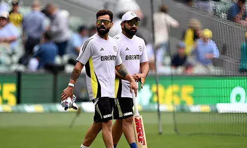 പിങ്ക് ടെസ്റ്റില്‍ ടോസ് ഭാഗ്യം ഇന്ത്യക്ക്; ബാറ്റിങ് തിരഞ്ഞെടുത്ത് ക്യാപ്റ്റന്‍; ടീമില്‍ അഴിച്ചുപണി; മൂന്ന് മാറ്റങ്ങള്‍