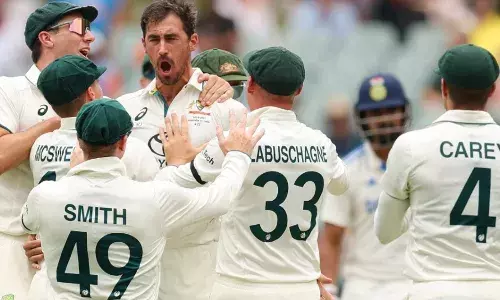 അഡ്‌ലെയ്ഡില്‍ തകര്‍ന്ന് ഇന്ത്യ; ചെറുത്ത് നിന്ന് നിതീഷ് മാത്രം; ടോപ് സ്‌കോറര്‍; ഇന്ത്യന്‍ നിരയെ എറിഞ്ഞിട്ട് മിച്ചല്‍ സ്റ്റാര്‍ക്ക്; ആറ് വിക്കറ്റ്; ഇന്ത്യ 180ന് പുറത്ത്