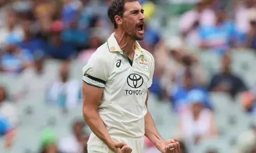 പിങ്ക് ടെസ്റ്റില്‍ നാല് തവണ അഞ്ച് വിക്കറ്റ് നേടുന്ന താരം; പിങ്ക് പന്തില്‍ 70 ലധികം വിക്കറ്റ് നേടുന്ന താരം; പിങ്ക് ടെസ്റ്റില്‍ റെക്കോര്‍ഡ് സ്വന്തമാക്കി മിച്ചല്‍ സ്റ്റാര്‍ക്ക്