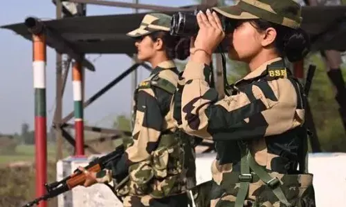 ആളില്ല വിമാനങ്ങൾ കുതിച്ചെത്തി..; ഇന്ത്യൻ അതിർത്തിക്ക് സമീപം ബം​ഗ്ലാദേശ് ഡ്രോണുകൾ വിന്യസിച്ചതായി സൂചനകൾ;ആശങ്ക; പറന്നെത്തിയത് തുർക്കി നിർമ്മിത ഡ്രോണുകൾ; പ്രദേശത്ത് തിരച്ചിൽ ശക്തമാക്കി സൈന്യം; പേടിച്ച് നാട്ടുകാർ;അതീവ ജാഗ്രത!