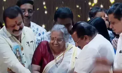 ഈ അമ്മയെ ഞാനിങ് എടുക്കുവാ, എന്ന് പറയാതെ എടുത്ത മകനാണ് ഞാന്‍, അത് ശാരദാമ്മയുടെ മറ്റ് മക്കളും അംഗീകരിച്ചതാണ് : ശാരദ ടീച്ചറുടെ 90 ാം പിറന്നാള്‍ ആഘോഷത്തില്‍ സുരേഷ് ഗോപി