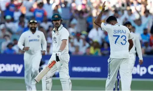 അഡ്‌ലൈഡില്‍ സിറാജ് - ഹെഡ് പോര്; ഹെഡിനെ പുറത്താക്കിയതിന് ശേഷം സിറാജിന്റെ ആഘോഷം; തിരിച്ചു പറഞ്ഞ് ഹെഡും; ഇന്ത്യന്‍ ബൗളറെ കൂവി അഡ്‌ലെയ്ഡിലെ കാണികള്‍