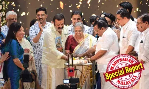 വന്നു കണ്ടു കീഴടക്കി, മുന്‍ മുഖ്യമന്ത്രി ഇ.കെ നായനാരുടെ സഹധര്‍മ്മിണി ശാരദ ടീച്ചറുടെ നവതിയാഘോഷത്തില്‍ താരമായത് കേന്ദ്ര സഹമന്ത്രി സുരേഷ് ഗോപി; സിപിഎമ്മില്‍ അതൃപ്തിയുടെ പുക ഉയരുന്നു; പാര്‍ട്ടി ഗ്രാമത്തിലേക്കുള്ള സുരേഷ് ഗോപിയുടെ റീ എന്‍ട്രിയില്‍ ആശങ്കയോടെ കണ്ണൂര്‍ ജില്ലയിലെ സിപിഎം