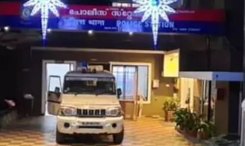 എന്താണ് ബ്രോ..നുമ്മ സീനാണ്..; മദ്യലഹരിയിൽ നടുറോഡിൽ വാഹനം നിർത്തി യുവാക്കളുടെ ഷോ; ചോദ്യം ചെയ്ത പോലീസിനുനേരെ തിരിഞ്ഞ് ആക്രമണം; കൊച്ചിയിൽ ഏഴ് പേർ അറസ്റ്റിൽ