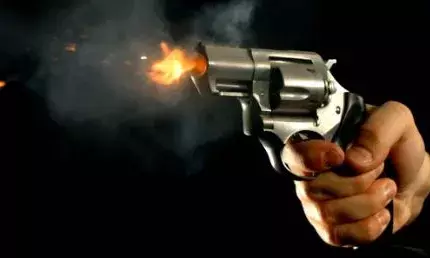 ഒരാളെ കൊലപ്പെടുത്തിയ ശേഷം മറ്റേയാൾ സ്വയം വെടിയുതിർത്തു?; കശ്മീരിൽ പോലീസ് ഉദ്യോ​ഗസ്ഥർ വെടിയേറ്റുമരിച്ച നിലയിൽ കണ്ടെത്തി; വൻ ദുരൂഹത; അന്വേഷണം തുടങ്ങി