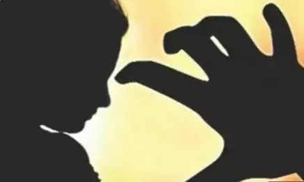 കലോത്സവം കഴിഞ്ഞ് മടങ്ങവേ വിദ്യാർഥിനിയെ ലൈംഗികമായി ഉപദ്രവിച്ചു; സ്കൂൾ അധ്യാപകനെതിരെ പോക്സോ കേസെടുത്തു; സംഭവം പിറവത്ത്