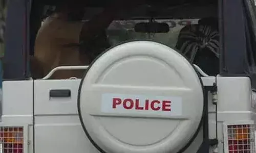 മദ്യപിച്ച് വാഹനത്തിന് മുകളില്‍ കയറി അഭ്യാസം; പോലീസിനുനേരെ കൈയേറ്റം; കൊച്ചിയില്‍ ഏഴ് യുവാക്കള്‍ കസ്റ്റഡിയില്‍