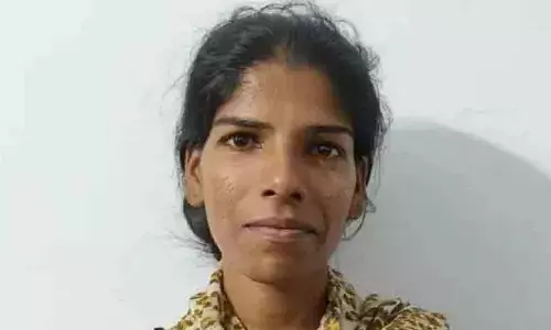 അമ്മയെ ദേഹോപദ്രവം ഏല്‍പ്പിച്ചയാളുടെ സ്‌കൂട്ടര്‍ കത്തിച്ചു; കേസില്‍ യുവതി പിടിയില്‍